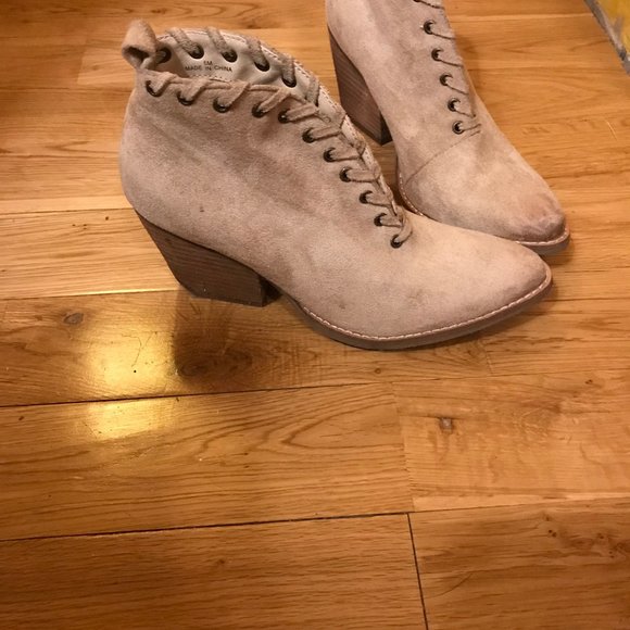 Boots - Picture 2 of 3